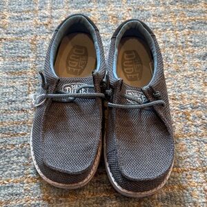 EUC Hey Dude boys size J4 Charcoal Slip-On Shoes